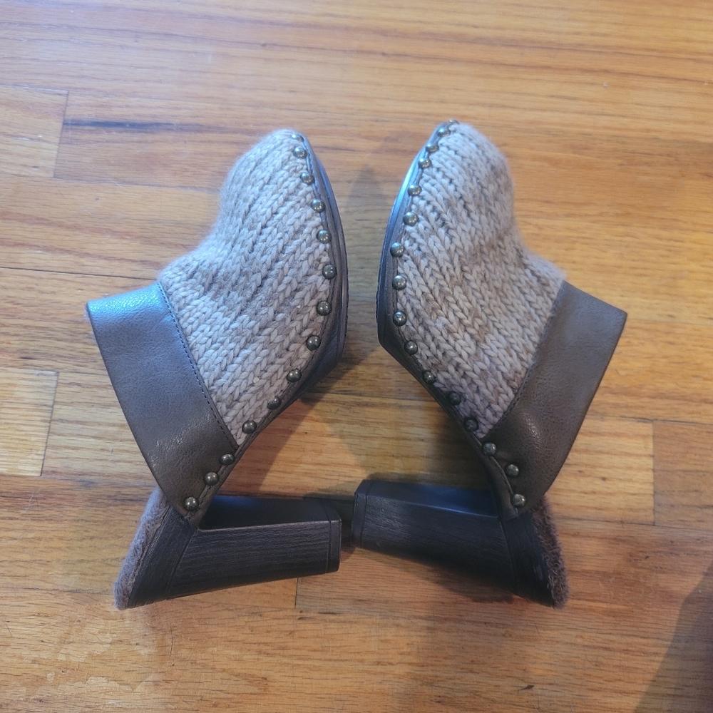 Muk Luks Kameryn Brown Sweater Mules size 38/8 - Picture 3 of 8